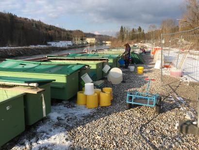 Hälterung der Versuchsfische beim Kraftwerk Baierbrunn